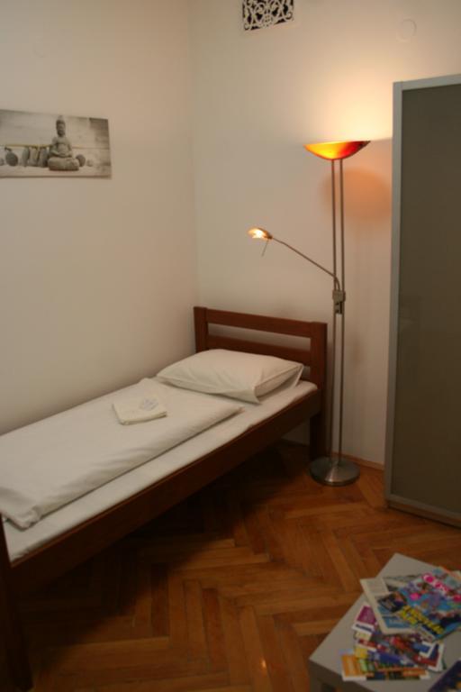 Walking Bed Budapest Downtown Vandrehjem Eksteriør billede