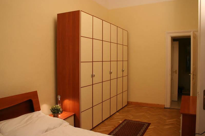Walking Bed Budapest Downtown Vandrehjem Eksteriør billede