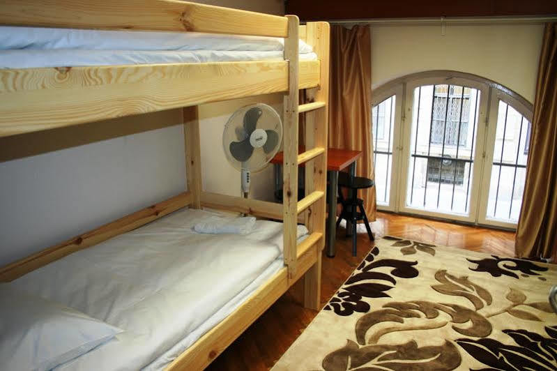 Walking Bed Budapest Downtown Vandrehjem Eksteriør billede